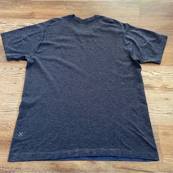 Lululemon blue workout shirt XL - Picture 6 of 8